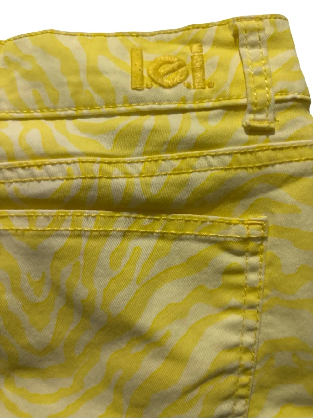 lei bright yellow